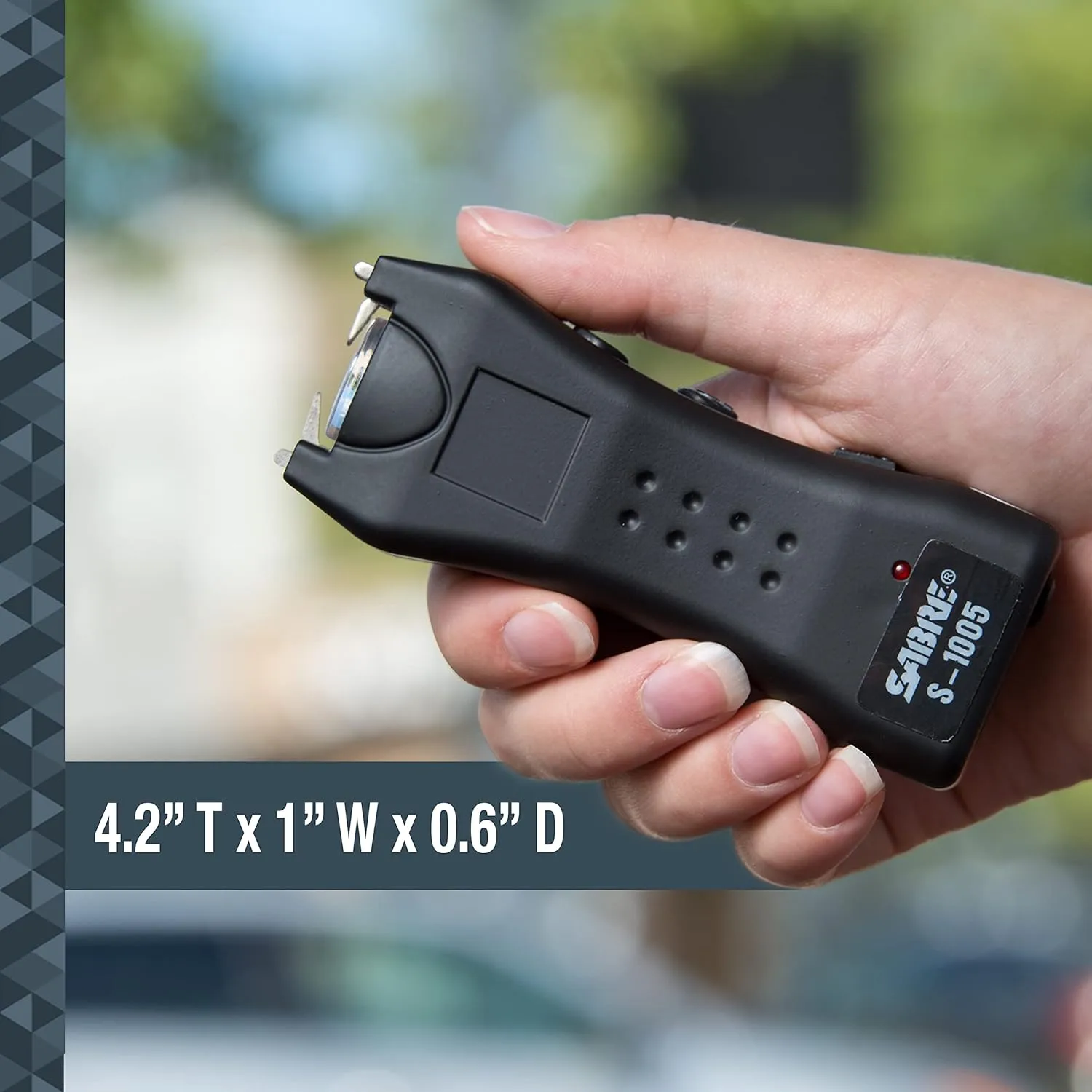SABRE Self-Defense Kit with Pepper Spray and Stun Gun with Flashlight, 25 Bursts, 10-Foot (3-Meter) Range, Painful µC Charge