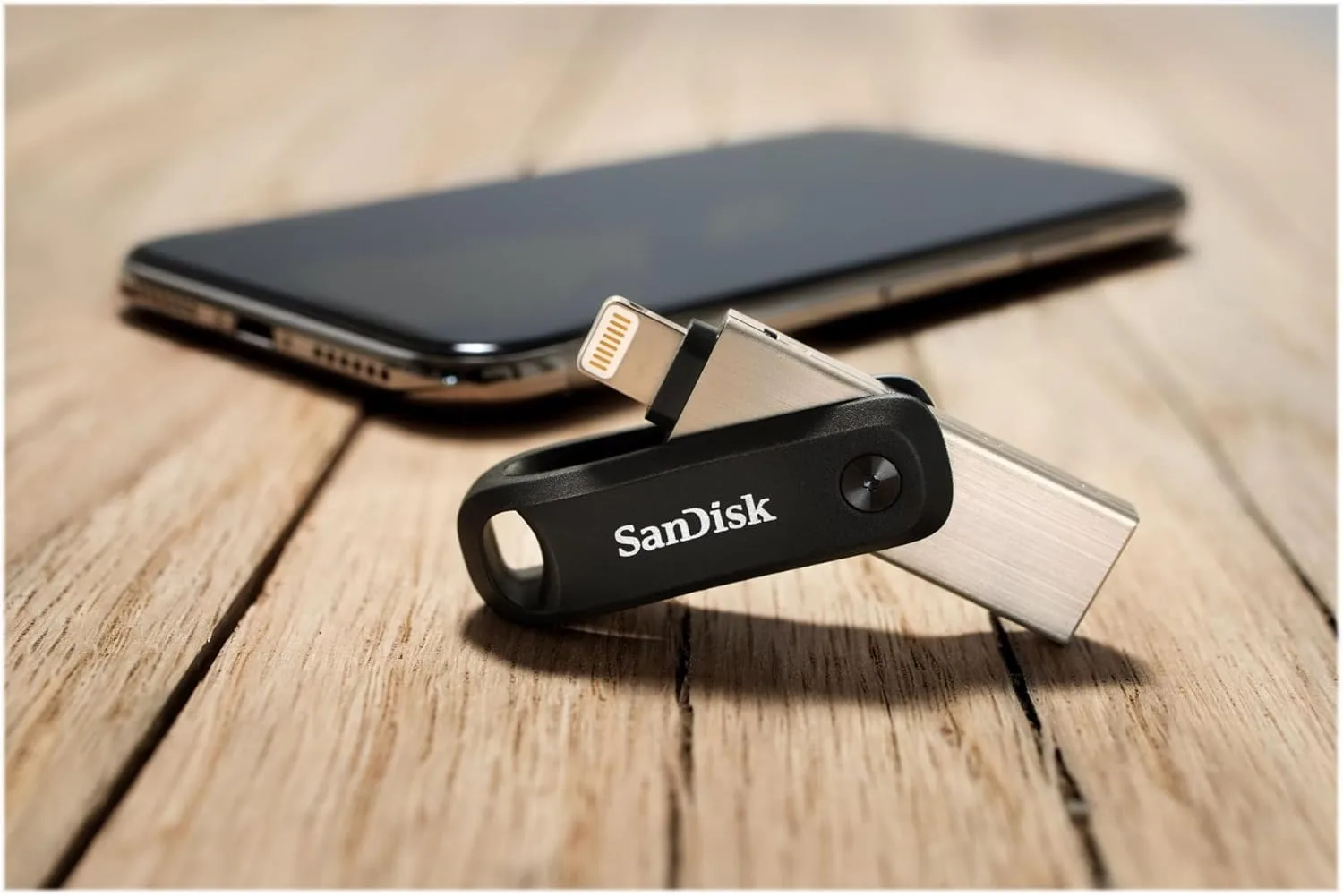 SanDisk SDIX60N-064G-AN6NN 64GB iXpand Flash Drive Go USB (Type-A & Lightning)
