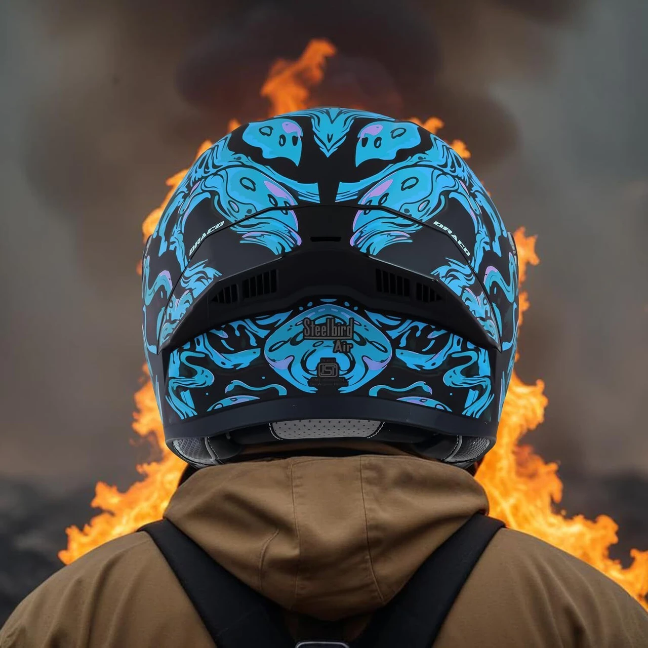STEELBIRD SBA-20 ISS DRACO GLOSSY BLACK/JAZZ BLUE C/V 580 MM WITH EXTRA SMOKE VISOR STEELBIRD SBA-20 ISS DRACO GLOSSY BLACK/JAZZ BLUE C/V 580 MM WITH EXTRA SMOKE VISOR