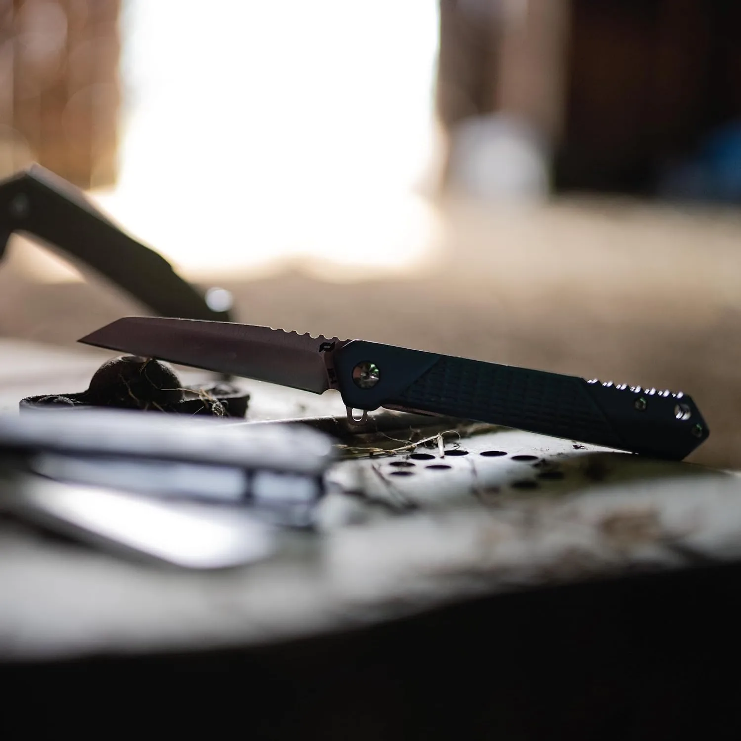 Schrade Delta Class Inert 7.5in with 3.25in AUS-8 Steel Blade and Aluminum Handle for EDC, Blue