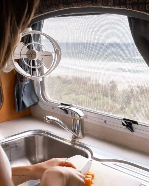 SEEKR Sirocco II Elite Fan 12/24V Auto-Sensing Brushless DC