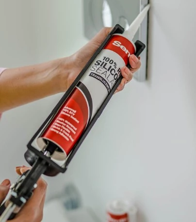 Applying silicone sealant countertop