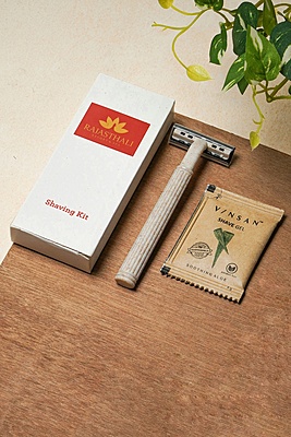 SHAVING KIT WHEATSTRAW-ECO FRIENDLY SHAVING GEL SACHET/BOX