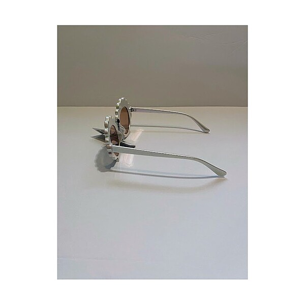 Shell Sharp Sunglass Shades