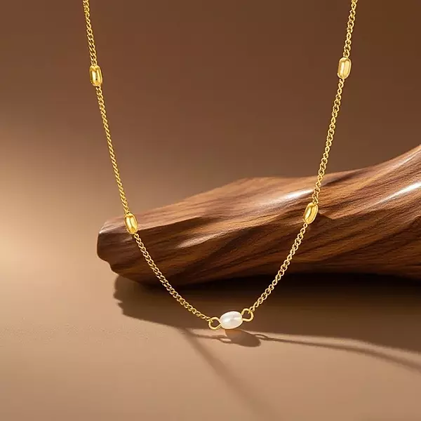 Stylish Pearl Necklace