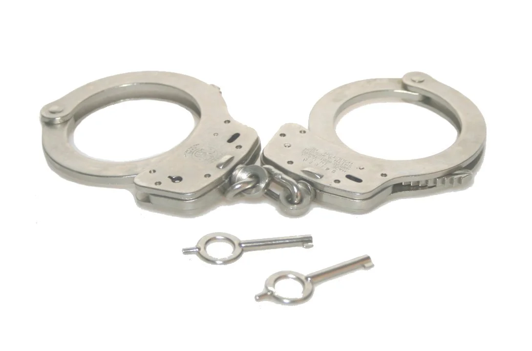 SMITH & WESSON Model 100M Chain-Linked Handcuffs