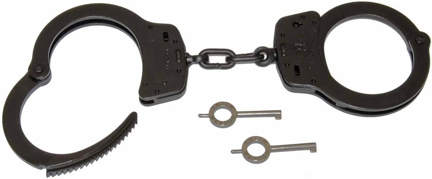 SMITH & WESSON Model 100M Chain-Linked Handcuffs