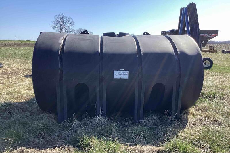 Snyder Industries 3000 Gallon Black Vertical Water Tank