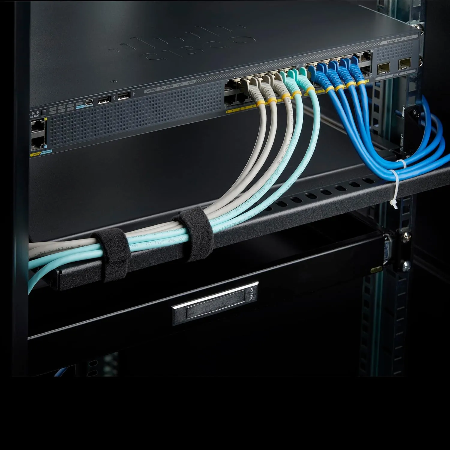 StarTech.com 1U Horizontal Cable Lacing Bar for 19in Racks