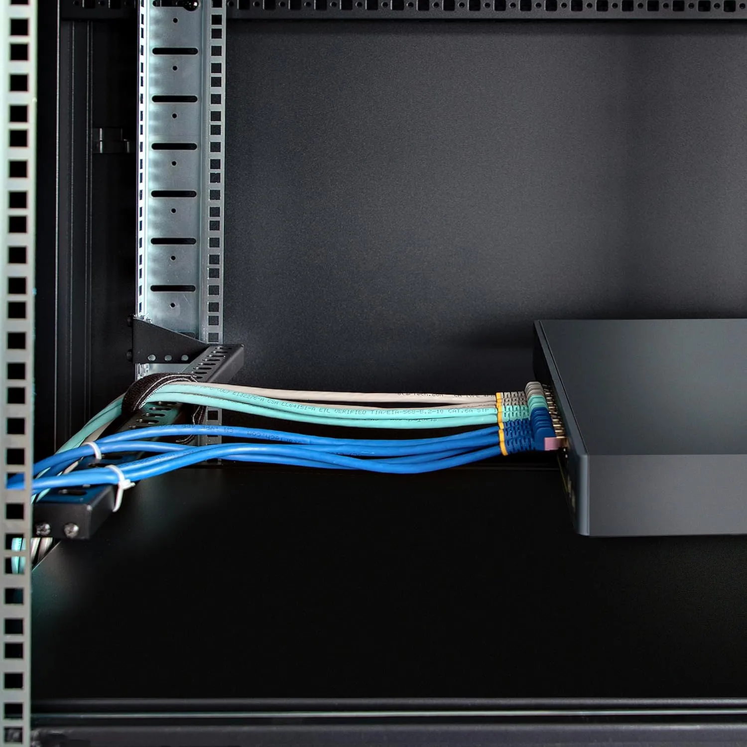 StarTech.com 1U Horizontal Cable Lacing Bar for 19in Racks