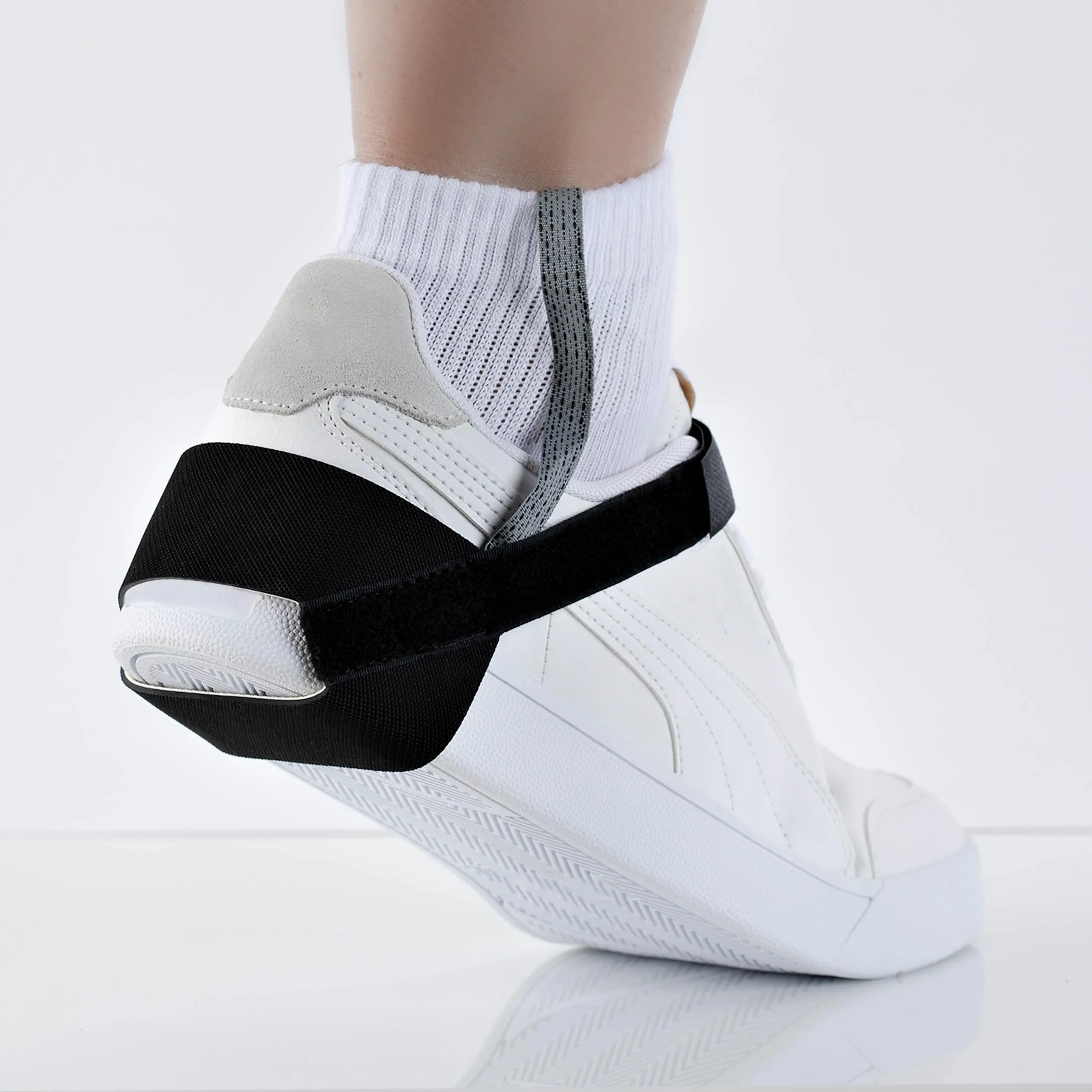 StarTech.com ESD Heel Strap, Adjustable Antistatic Heel Grounder, Shoe/Foot Grounding Point for Anti-Static Floors, TAA