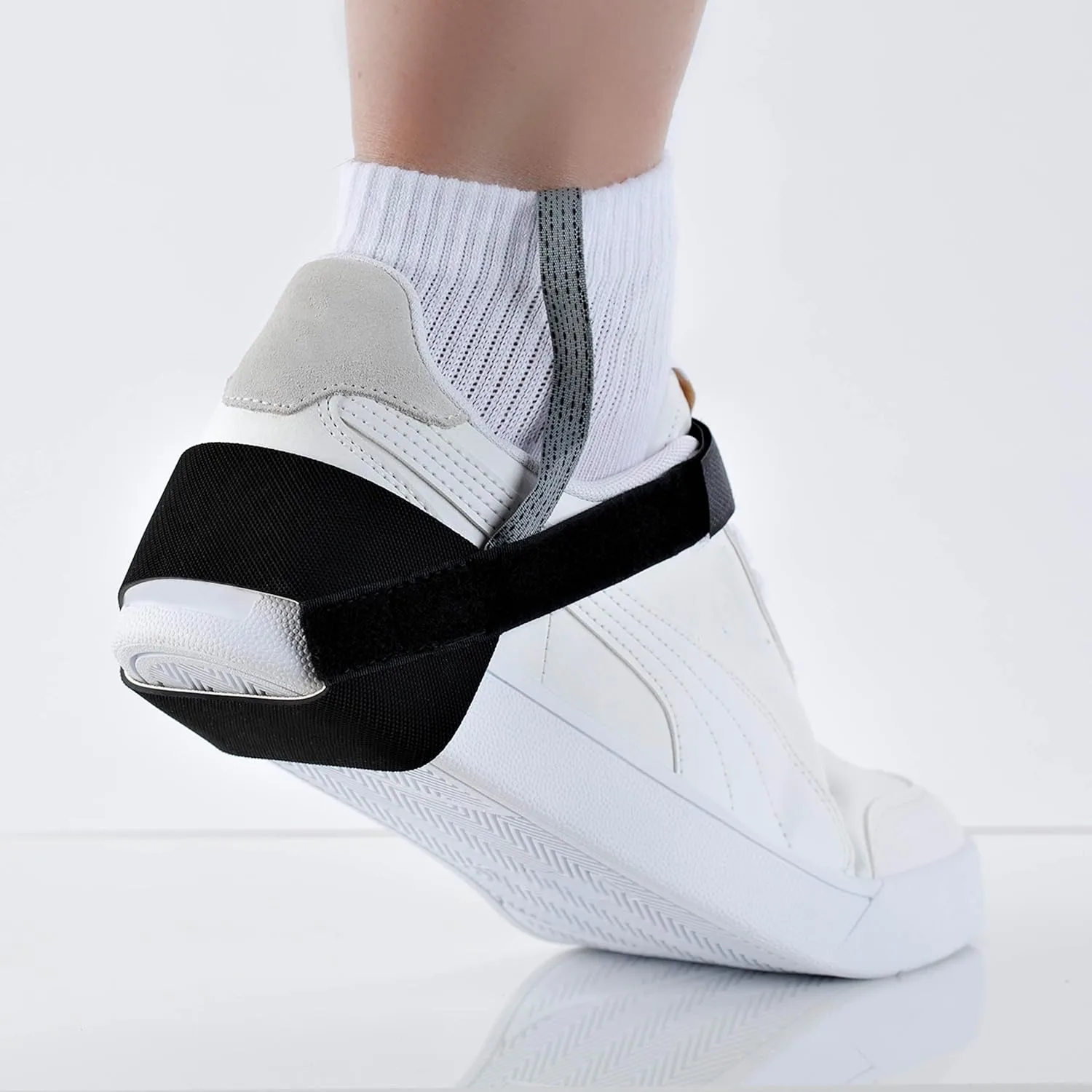 StarTech.com ESD Heel Strap, Adjustable Antistatic Heel Grounder, Shoe/Foot Grounding Point for Anti-Static Floors, TAA
