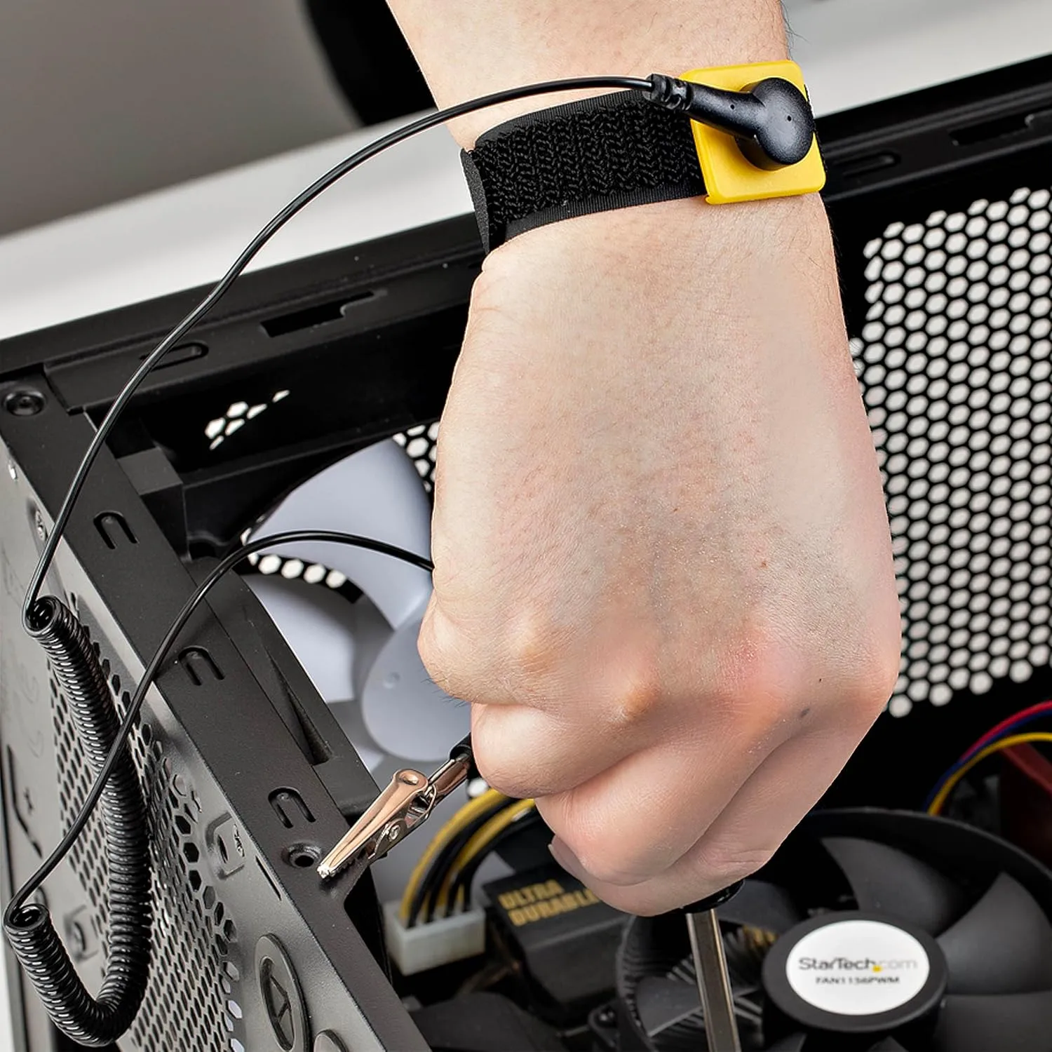 StarTech.com Antistatic Wrist Strap w/Grounding Cable, ESD Electrostatic Discharge Band, 5ft /1.5m Detachable Cord, TAA