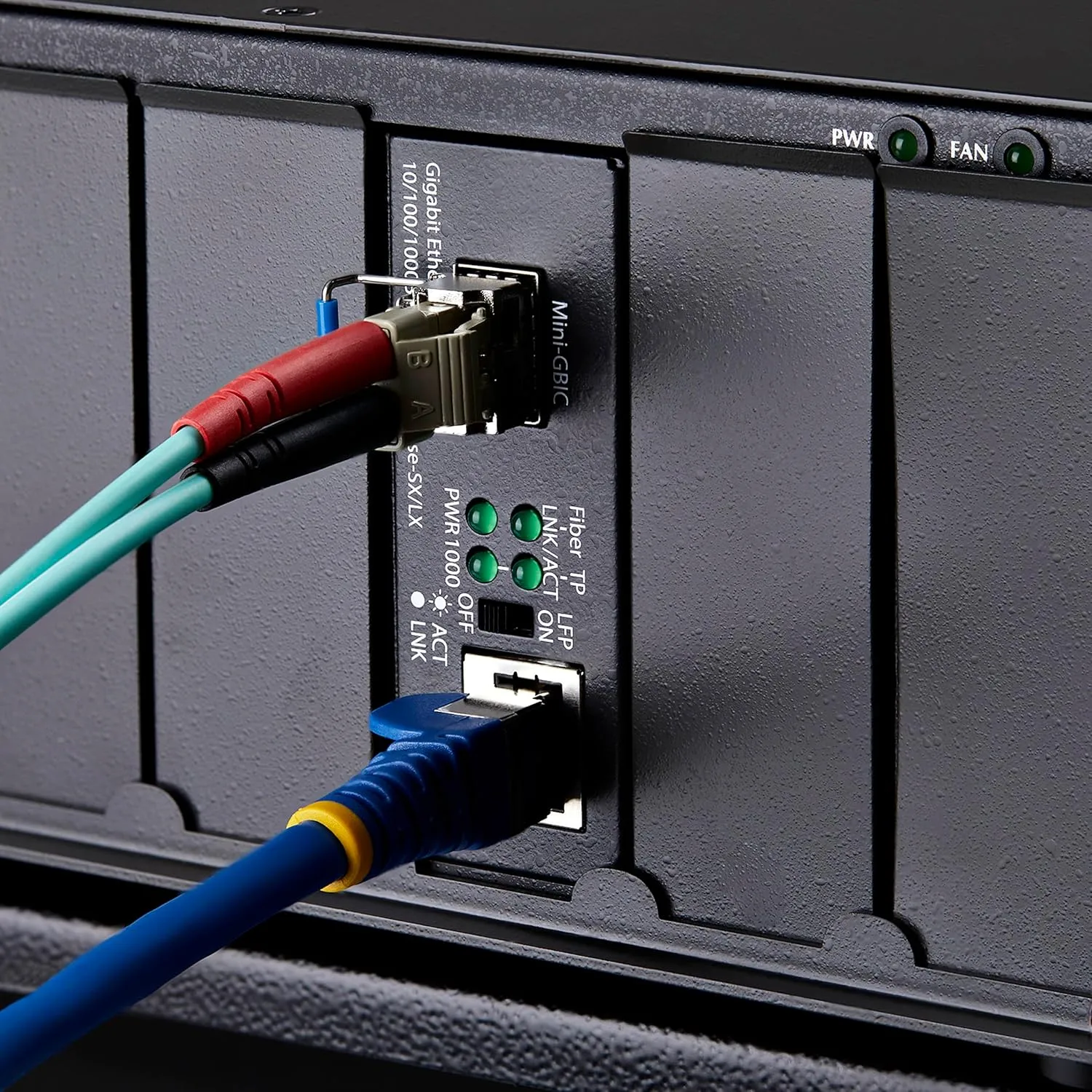 StarTech.com Gigabit Singlemode (SM) LC Fiber Media Converter, 10/100/1000 Mbps, 40km, RJ45 to LC, Full Metal, TAA Compliant