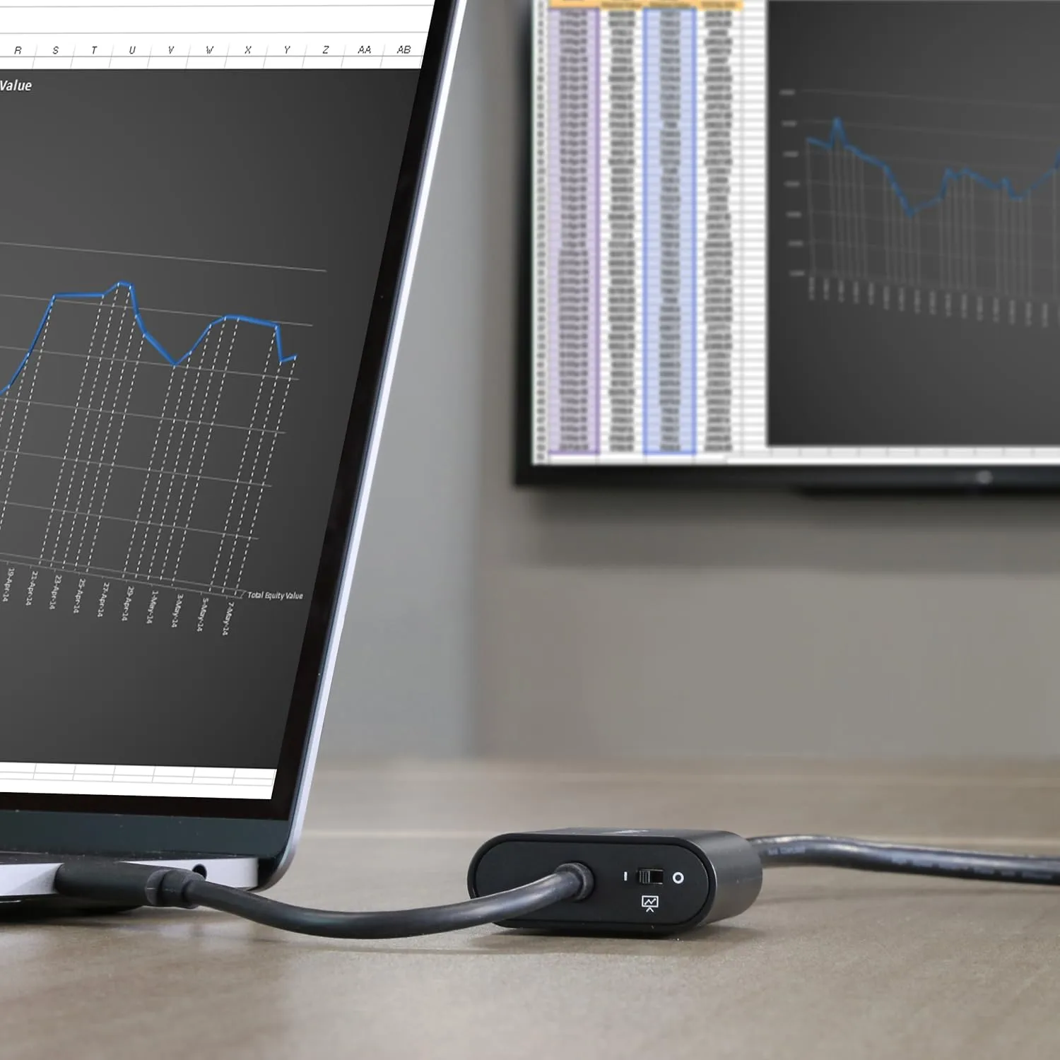 StarTech.com USB-C to VGA Adapter - 1920x1200 - USB C Adapter - USB Type C to VGA Monitor / Projector Adapter , TAA (CDP2VGASA)
