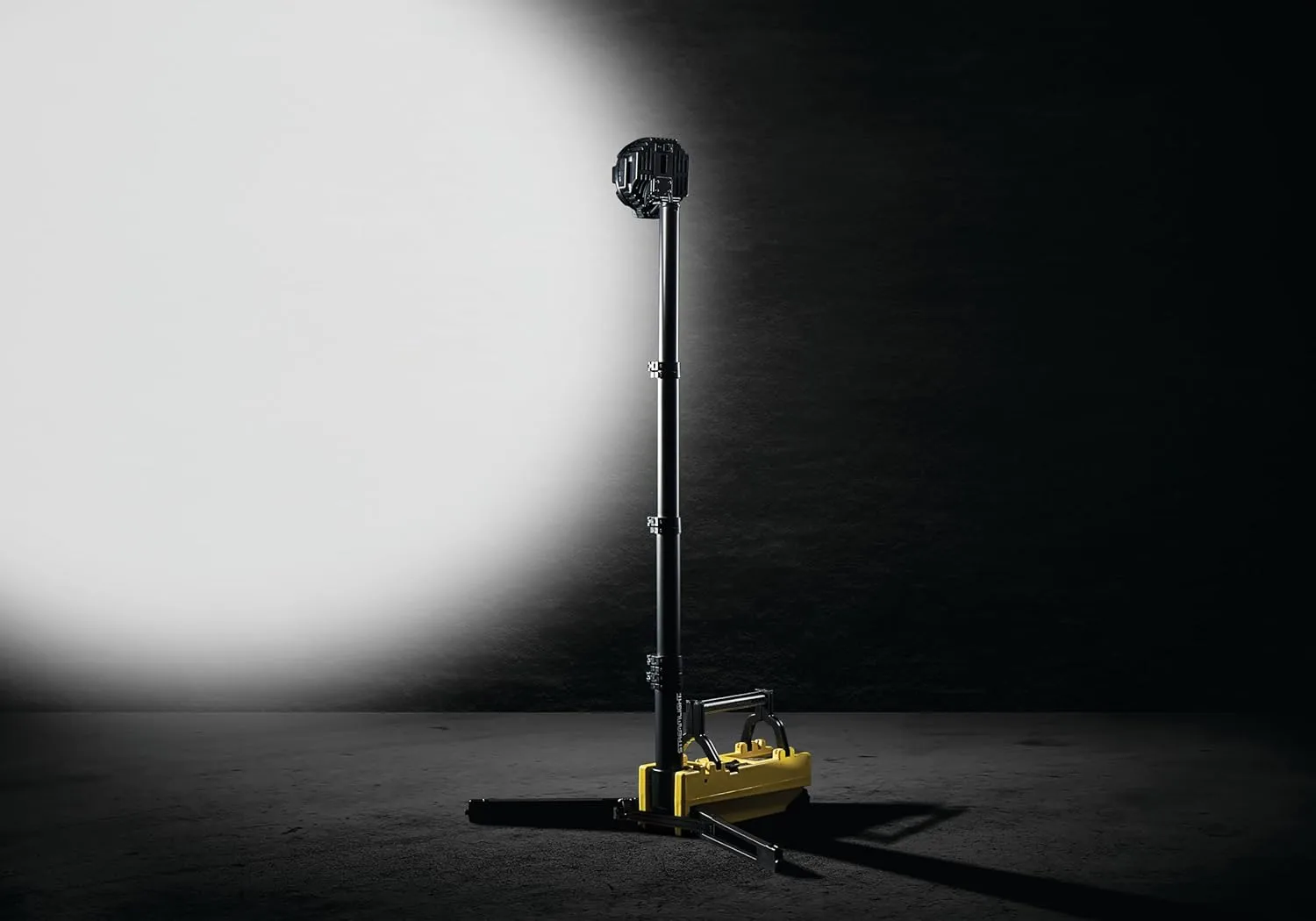 Streamlight 45670 Portable Scene Light 10,000-Lumen Portable and Collapsible Flood Light with Heavy-Duty Shoulder Strap