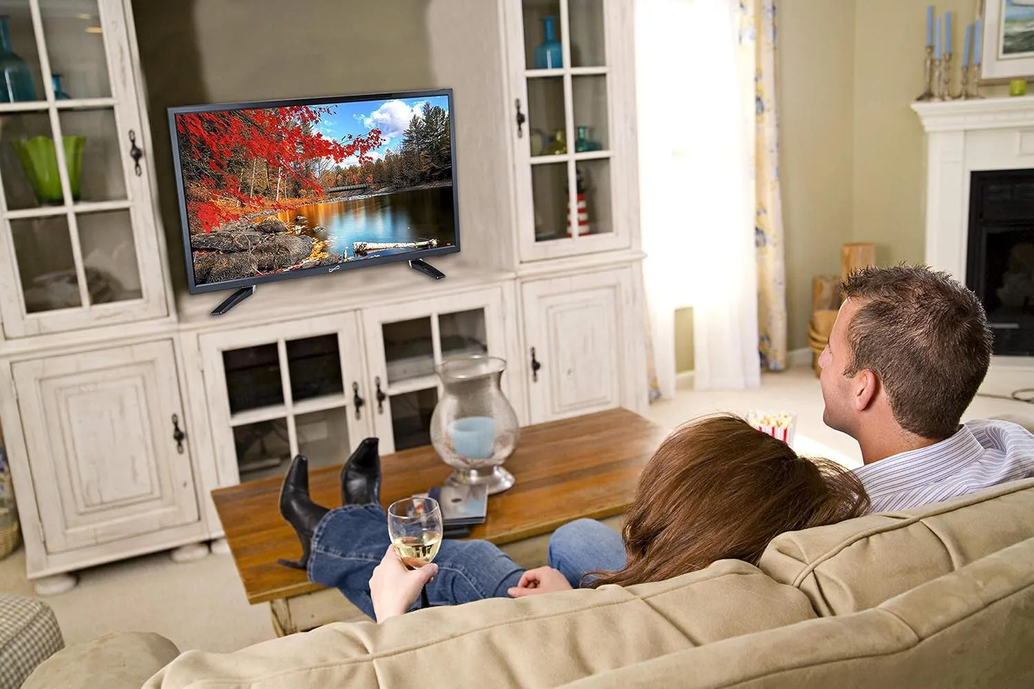 SUPERSONIC LED HDTV with HDMI and USB