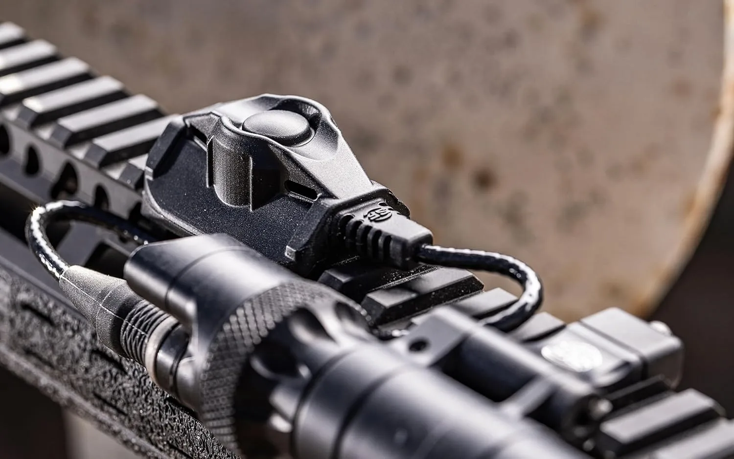 SureFire Rail Grabber Compact Remote Switch, 7-Inch Cable, Pick Mount, Weatherproof, Momentary/Constant-On Activation for WeaponLights (CSP-07)