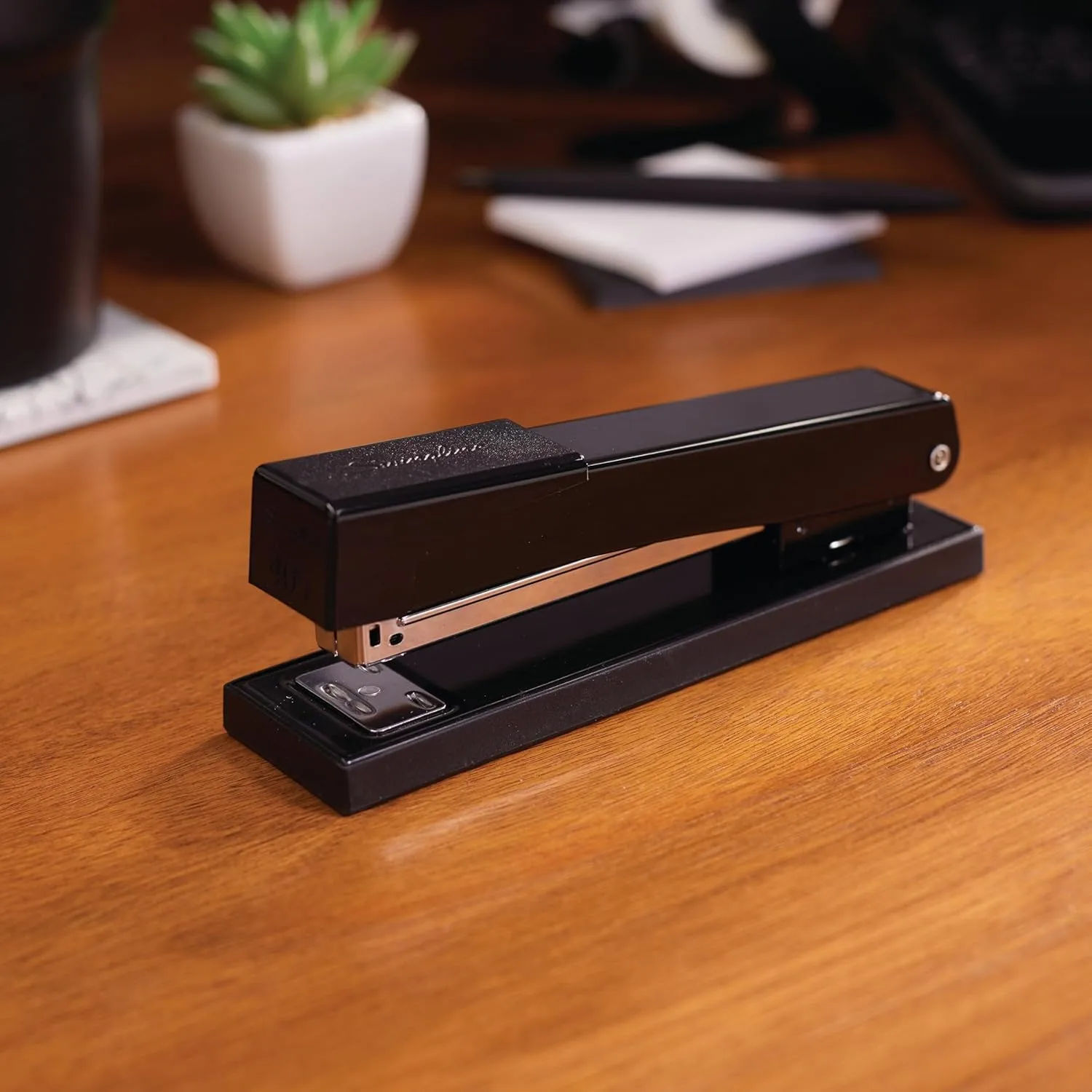 Swingline Stapler, 20-Sheet Capacity, Light Duty, Metal, Black (S7040501)