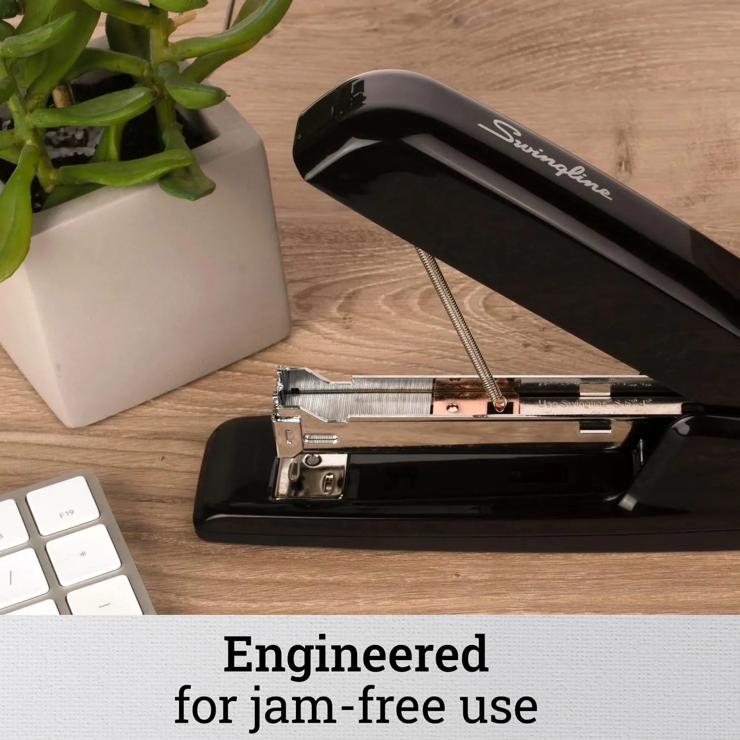Swingline 747 Business Stapler, 30 Sheet Capacity, Black (74741)
