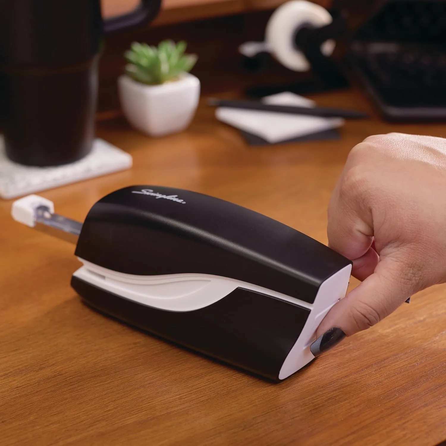 SWINGLINE Electric Stapler, 20-Sheet Capacity, Battery Powered