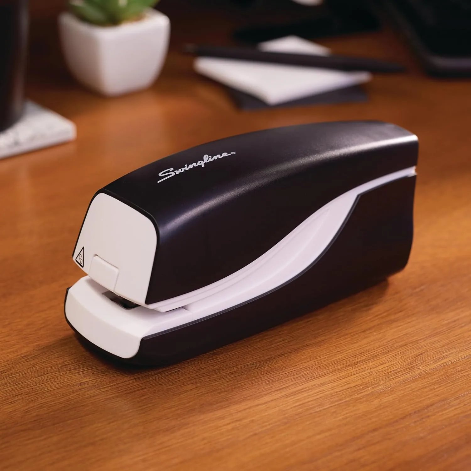 SWINGLINE Electric Stapler, 20-Sheet Capacity, Battery Powered
