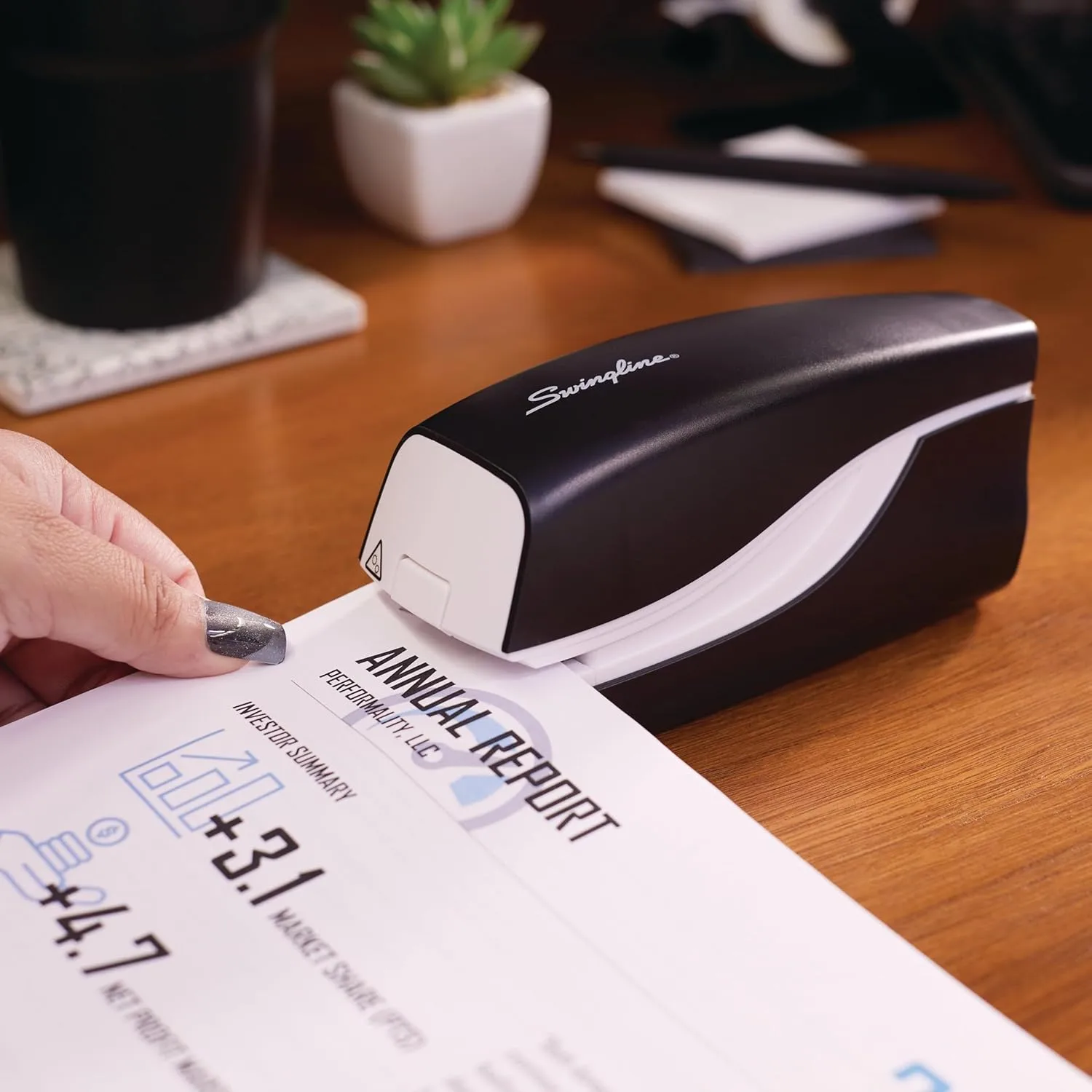 SWINGLINE Electric Stapler, 20-Sheet Capacity, Battery Powered
