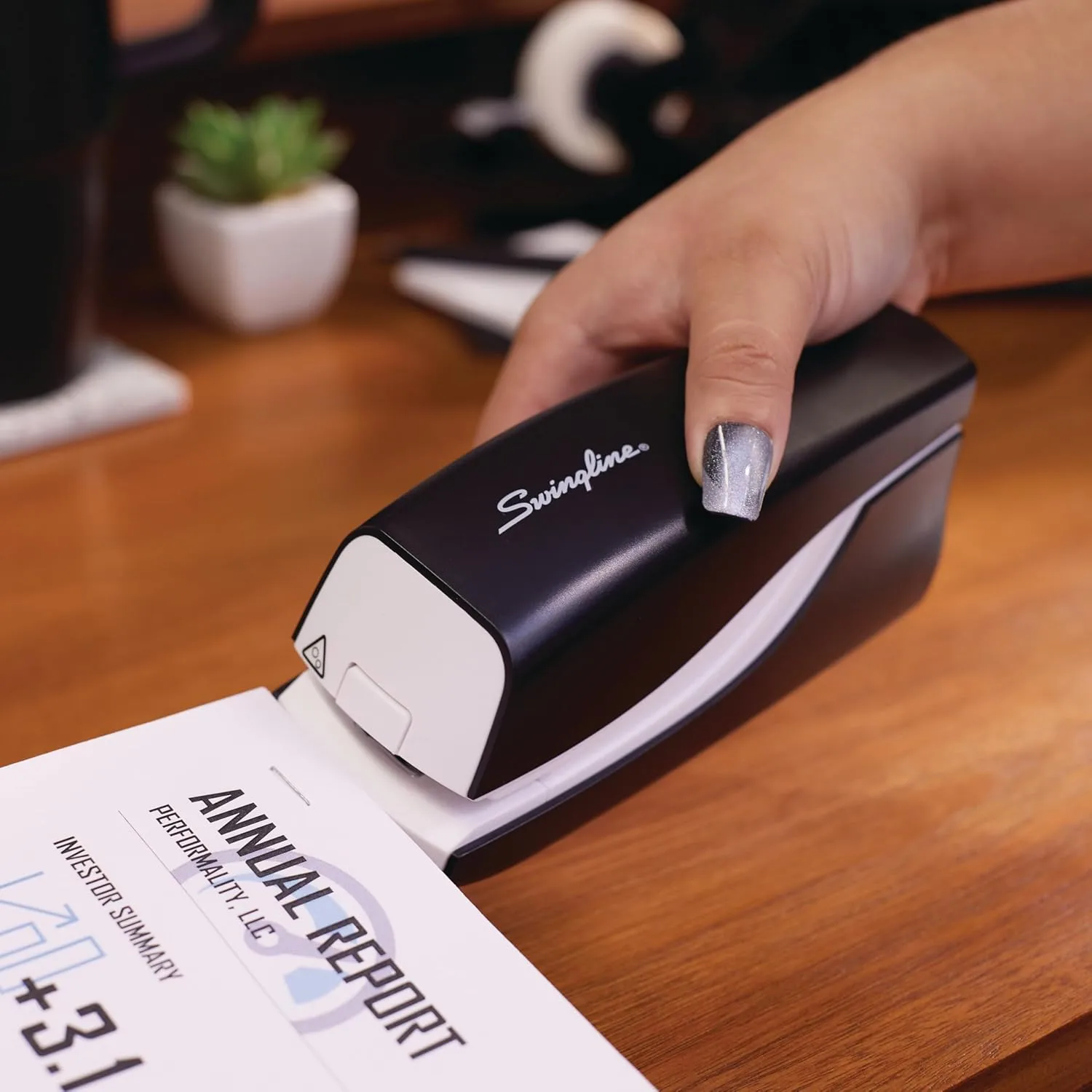 SWINGLINE Electric Stapler, 20-Sheet Capacity, Battery Powered