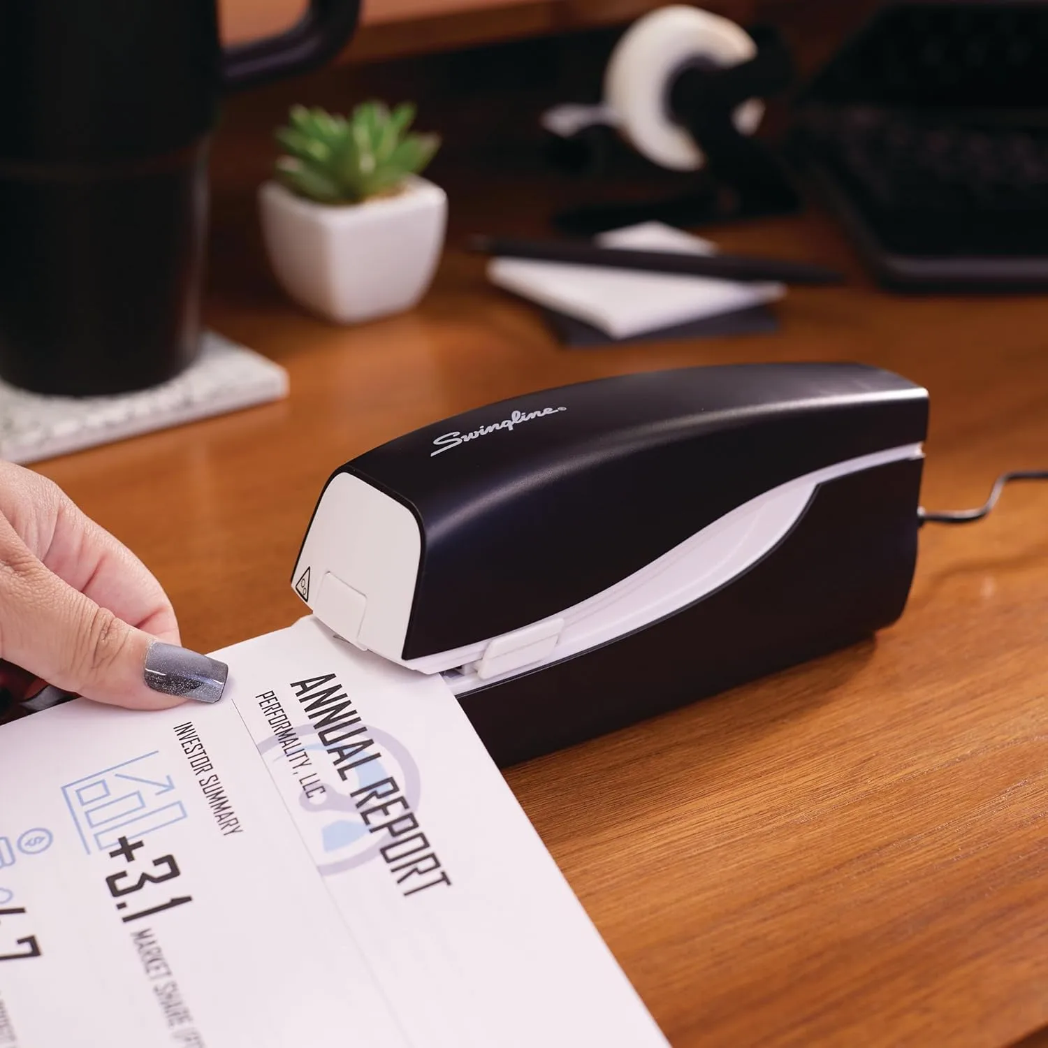 SWINGLINE Electric Stapler, 20-Sheet Capacity, Battery Powered