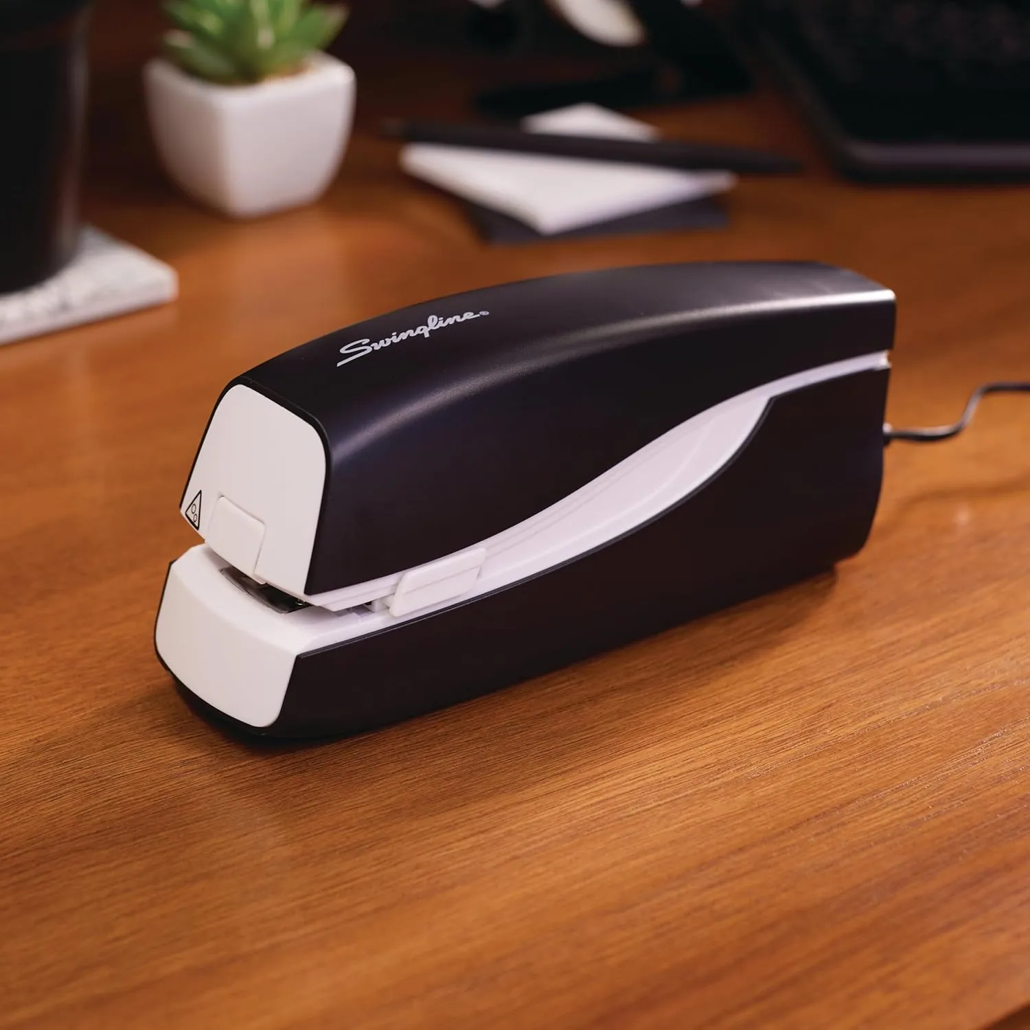 SWINGLINE Electric Stapler, 20-Sheet Capacity, Battery Powered