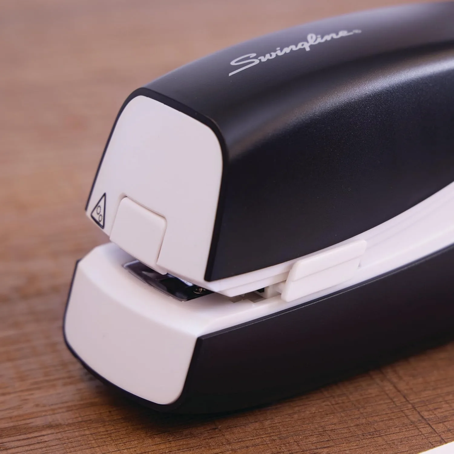 SWINGLINE Electric Stapler, 20-Sheet Capacity, Battery Powered