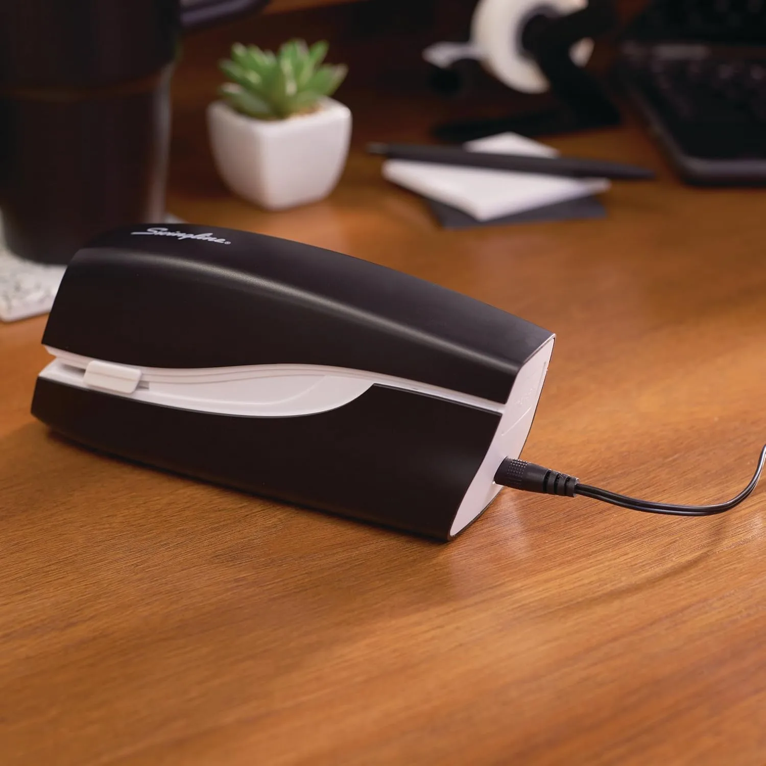 SWINGLINE Electric Stapler, 20-Sheet Capacity, Battery Powered