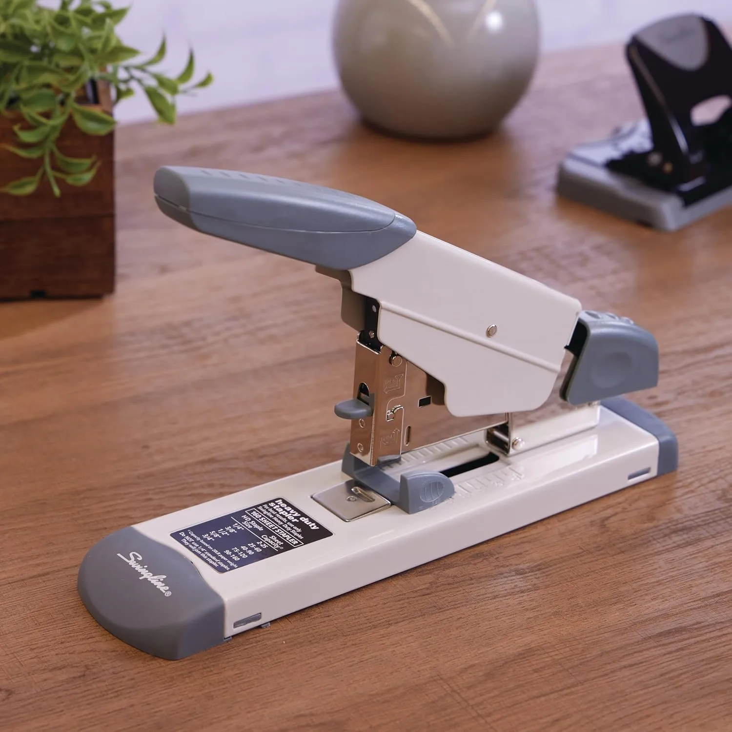 SWINGLINE Heavy Duty Stapler, 160-Sheet Capacity