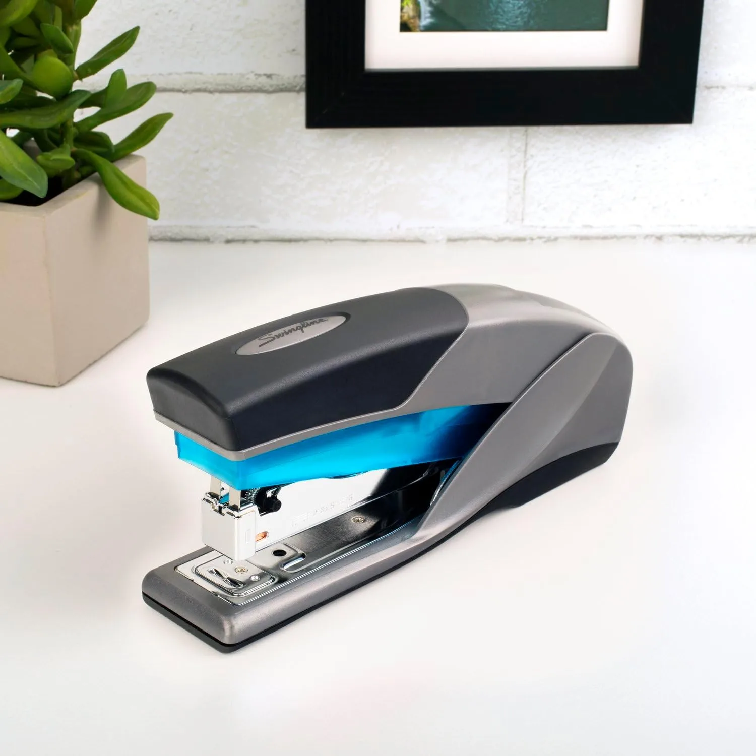 SWINGLINE Optima 25 Reduced Effort Stapler