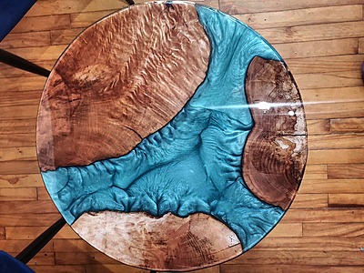 Table ronde en Frênes turquoise Table ronde en Frênes turquoise