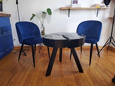 Table ronde en érable brulé