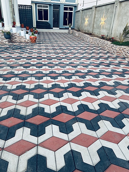 PM172: PRISM PAVING BLOCK