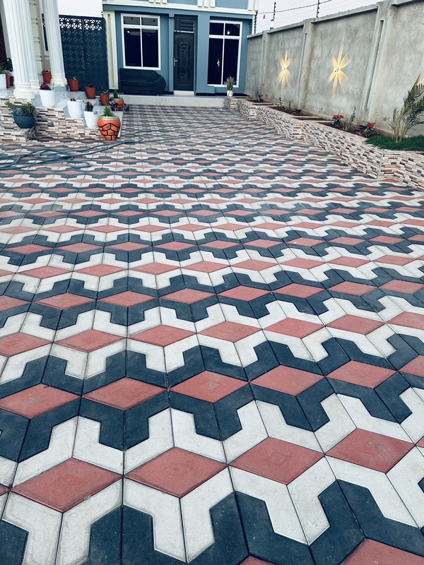 PM172: PRISM PAVING BLOCK