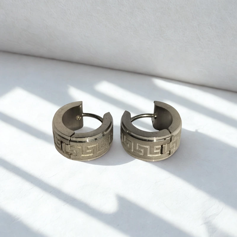 Thick earring