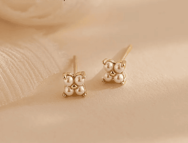 Pearl Flower Delicate Earrings Gold
