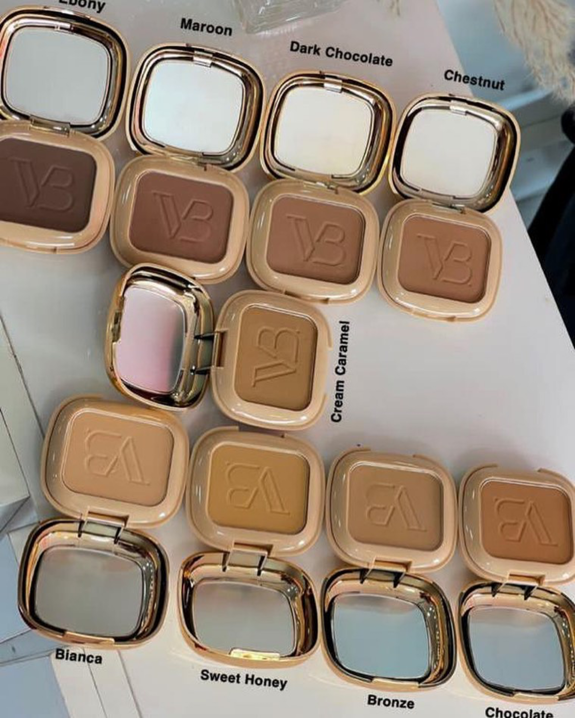 VEE BEAUTY LUXURY STAY MATTE POWDER
